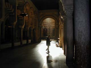 Man in Cordoba mosque © C. Ostyn